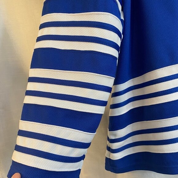 NWOT Toronto Maple Leafs Jersey LUPAL #19. NHL  2014 Winter Classic Men 52 - Picture 10 of 14